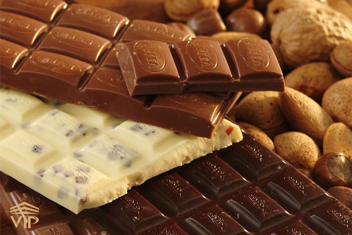 شکلات، از هدایای ولنتاین است.