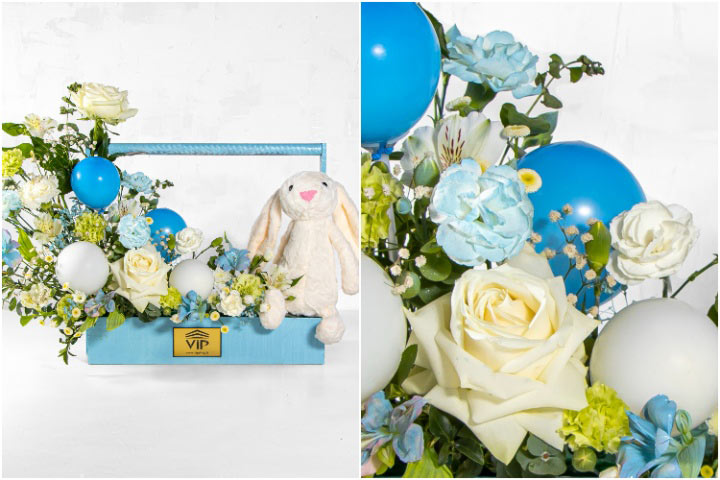 نمونه باکس گل برای تولد نوزاد همراه با عروسک خرگوش و بادکنک