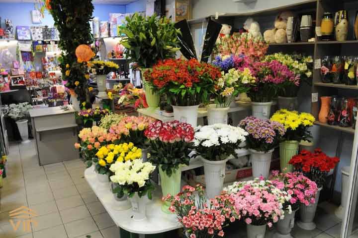 Flower shop گل فروشی باید شرایط درونی ویژه ای داشته باشد.