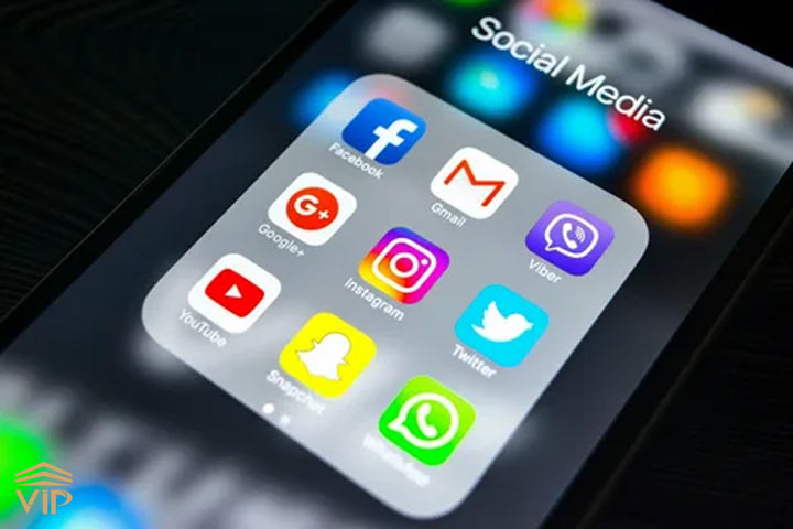 Social media شبکه های اجتماعی راه رسیدن شما به موفقیت را هموار میکنند.