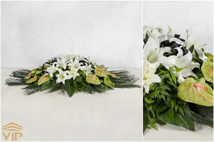 گل رومیزی برای مراسم ترحیم همراه با گل انتوریوم