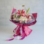 لیلیوم دو رنگ در میان داوودی جلوه ای خاص دارد.