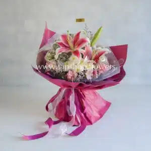 لیلیوم دو رنگ در میان داوودی جلوه ای خاص دارد.