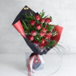 ترکیب مشکی و قرمز ظاهری جسورانه دارد.