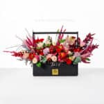 باکس گل با تم رنگی دارک و قرمز زیباست.