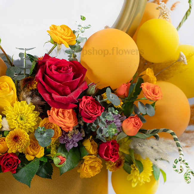 باکس گل و بادکنک برای تولد همسر انتخابی زیبا است.