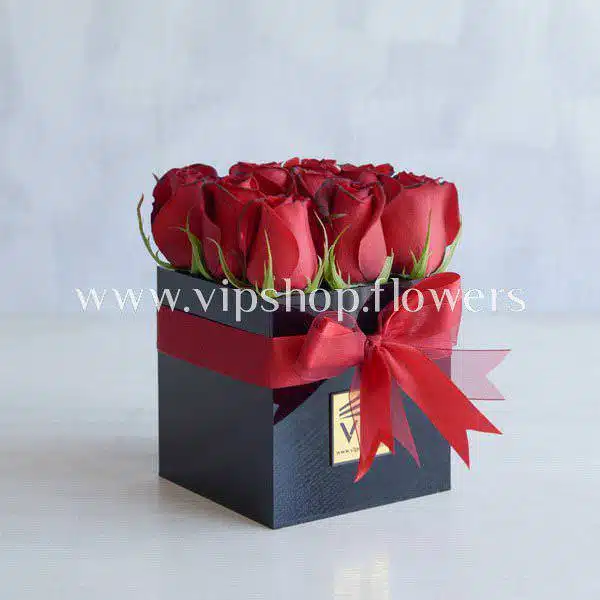 باکس گل رز کوچک 9 شاخه با تم قرمز.