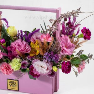 باکس گل چوبی صورتی دسته دار برای هدیه مناسب است.