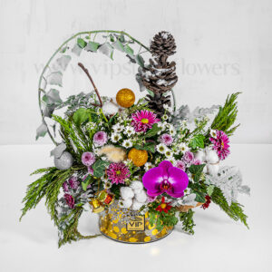 گل کریسمس شماره 6 با نور خاموش نیز زیباست.