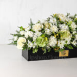 جعبه گل بزرگ رز و داوودی سفید - گلفروشی آنلاین VIP Shop