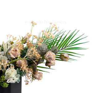 گل مصنوعی دارای ماندگاری بالایی است.