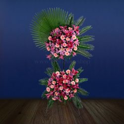 تاج گل دو طبقه رنگی برای مراسم تبریک