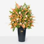 جعبه گل فلزی رز بزرگ بسیار زیباست.