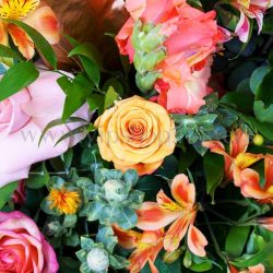 نمای نزدیک باکس گل فلزی