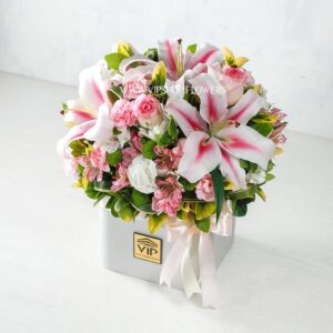 جعبه گل رز اورینتال و آلسترومریا- گلفروشی آنلاین VIP Shop