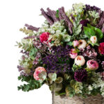 گل مصنوعی با تم رنگی سبز و صورتی بسیار زیبا است.