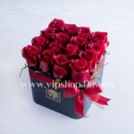 باکس گل 16 شاخه ای رز هلندی قرمز با روبان قرمز