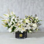 جعبه گل ترحیمF50 رز و آنتوریوم سفید