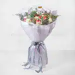 دسته گل دخترانه زیبا است.