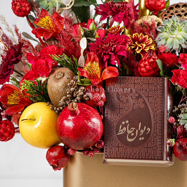 باکس گل طلایی یلدا، دیوان حافظ دارد.