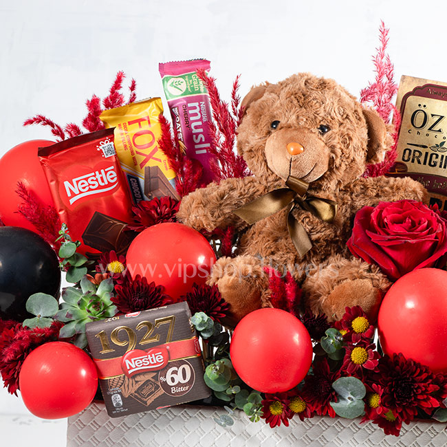 جعبه گل و شکلات همراه با عروسک - گلفروشی آنلاین VIP Shop