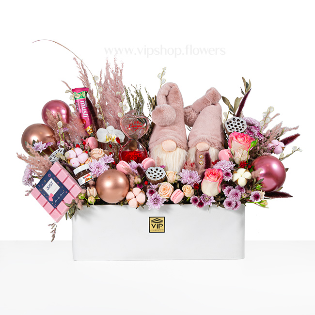 جعبه گل و شکلات فانتزی ولنتاین - گلفروشی آنلاین VIP Shop