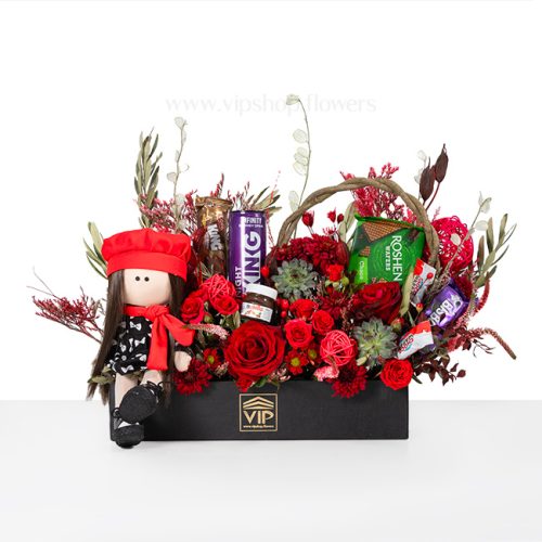 یاکس گل و شکلات لاکچری ولنتاین با طراحی خاص و عروسک روسی