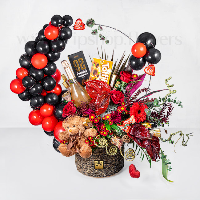 جعبه گل و شکلات ولنتاین بزرگ همراه با بادکنک و عروسک خرس