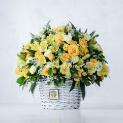 سبد گل آلسترومریا و رز مینیاتوری- گلفروشی آنلاین VIP Shop