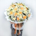 دسته گل 40 شاخه ای رز هلندی سفید و نباتی- گلفروشی آنلاین VIP Shop