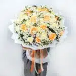دسته گل 40 شاخه ای رز هلندی سفید و نباتی- گلفروشی آنلاین VIP Shop