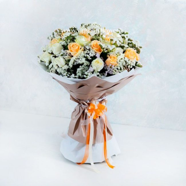 دسته گل 40 شاخه ای رز هلندی سفید و نباتی- گلفروشی آنلاین VIP Shop