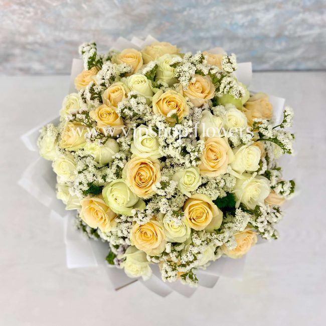 دسته گل 40 شاخه ای رز هلندی سفید و نباتی- گلفروشی آنلاین VIP Shop