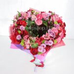 ترکیب چیدمان رز و آلسترومریا عالی است.