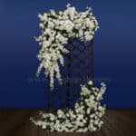 تاج گل رز ارکیده با پایه چوبی مشکی