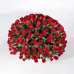 سبد گل 260 شاخه ای رز قرمز هلندی - گلفروشی آنلاین VIP Shop