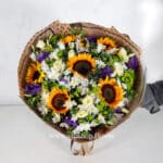 رنگ زرد آفتابگردان با بنفش مکمل زیبایی است.