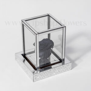 رز جاودان با رنگ تیره