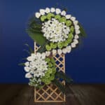 تاج گل پایه چوبی لیلوم آنتوریوم - گلفروشی آنلاین VIP Shop