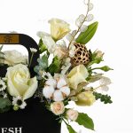 باکس گل مشکی مدرن با گل های تازه
