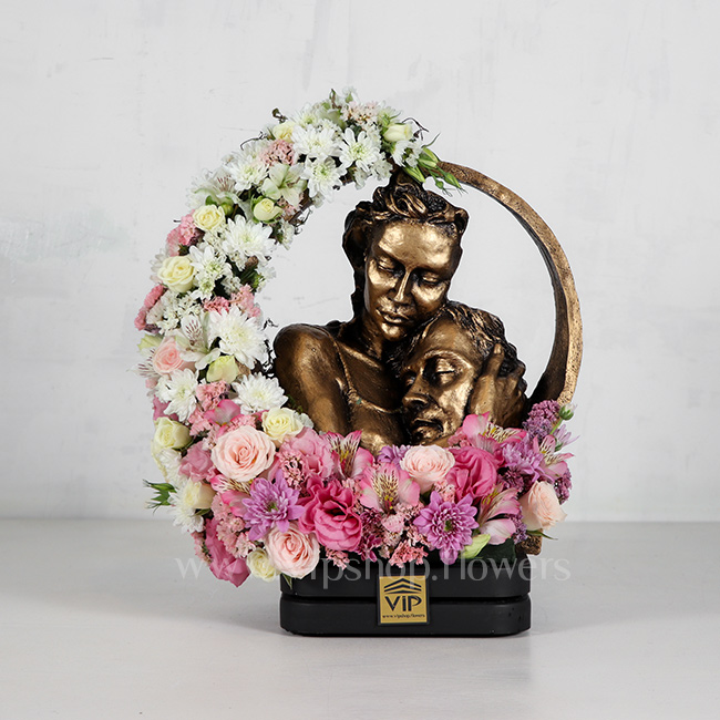 گل و مجسمه لاکچری با تم رنگی صورتی- گلفروشی آنلاین VIP Shop