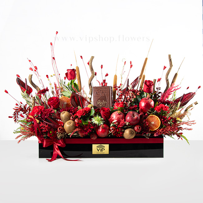 باکس شب یلدا برای عروس همراه با میوه و گل