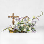 گل و مجسمه عیسی مسیح با ارکیده سفید - گلفروشی آنلاین VIP Shop