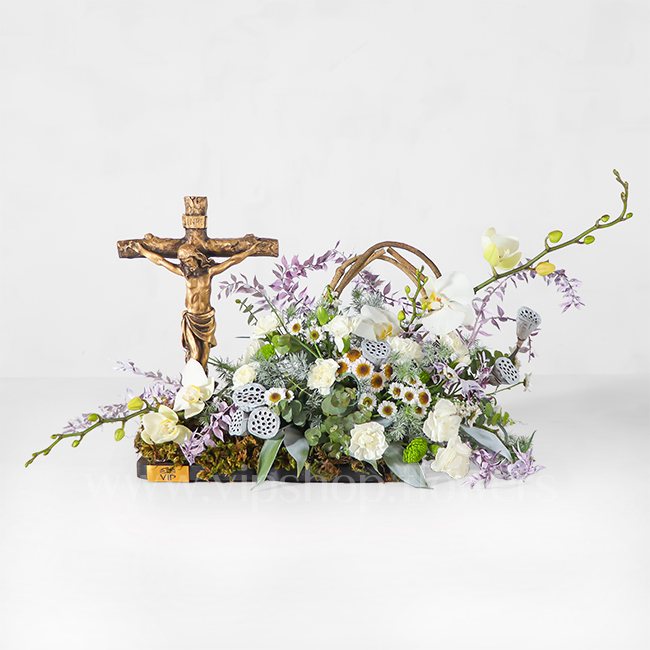 گل و مجسمه عیسی مسیح با ارکیده سفید - گلفروشی آنلاین VIP Shop