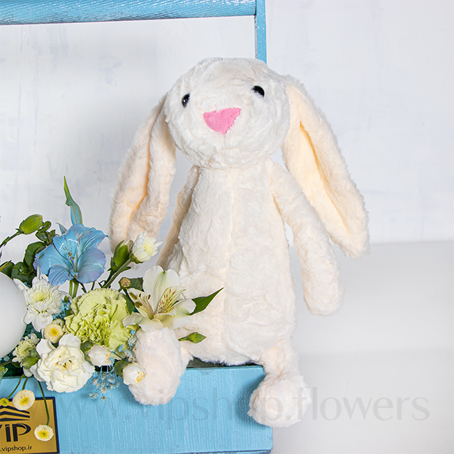 جعبه گل و عروسک خرگوش