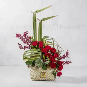 سبد گل K130 رز قرمز کوچک با ظاهر متفاوت