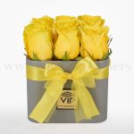 باکس گل رز زرد 9 شاخه ای با بهترین کیفیت