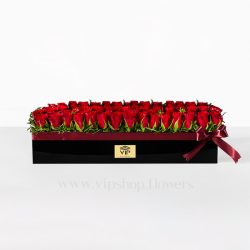 باکس گل رزهای قرمز بسیار خاص است.