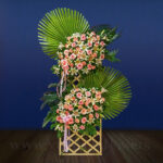 تاج گل پایه چوبی تبریک