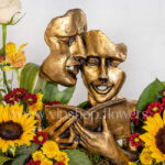 باکس گل فارغ التحصیلی و دانشجو همراه با مجسمه